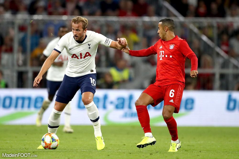 Harry Kane au duel avec Thiago Alcantara 
