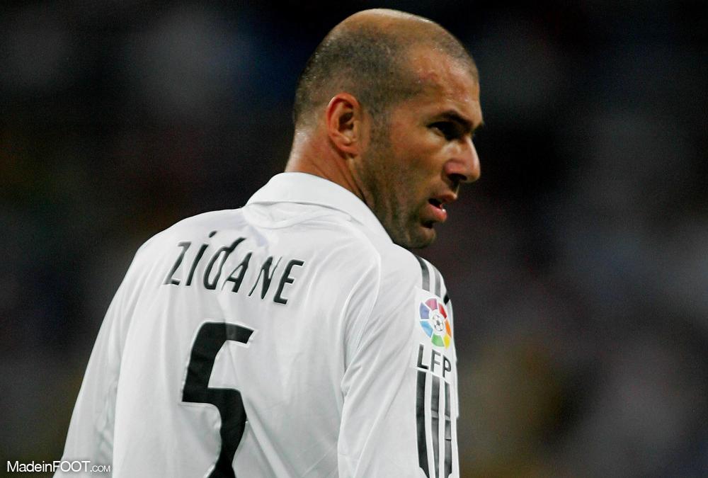 Zinedine Zidane sous le maillot du Real Madrid. 