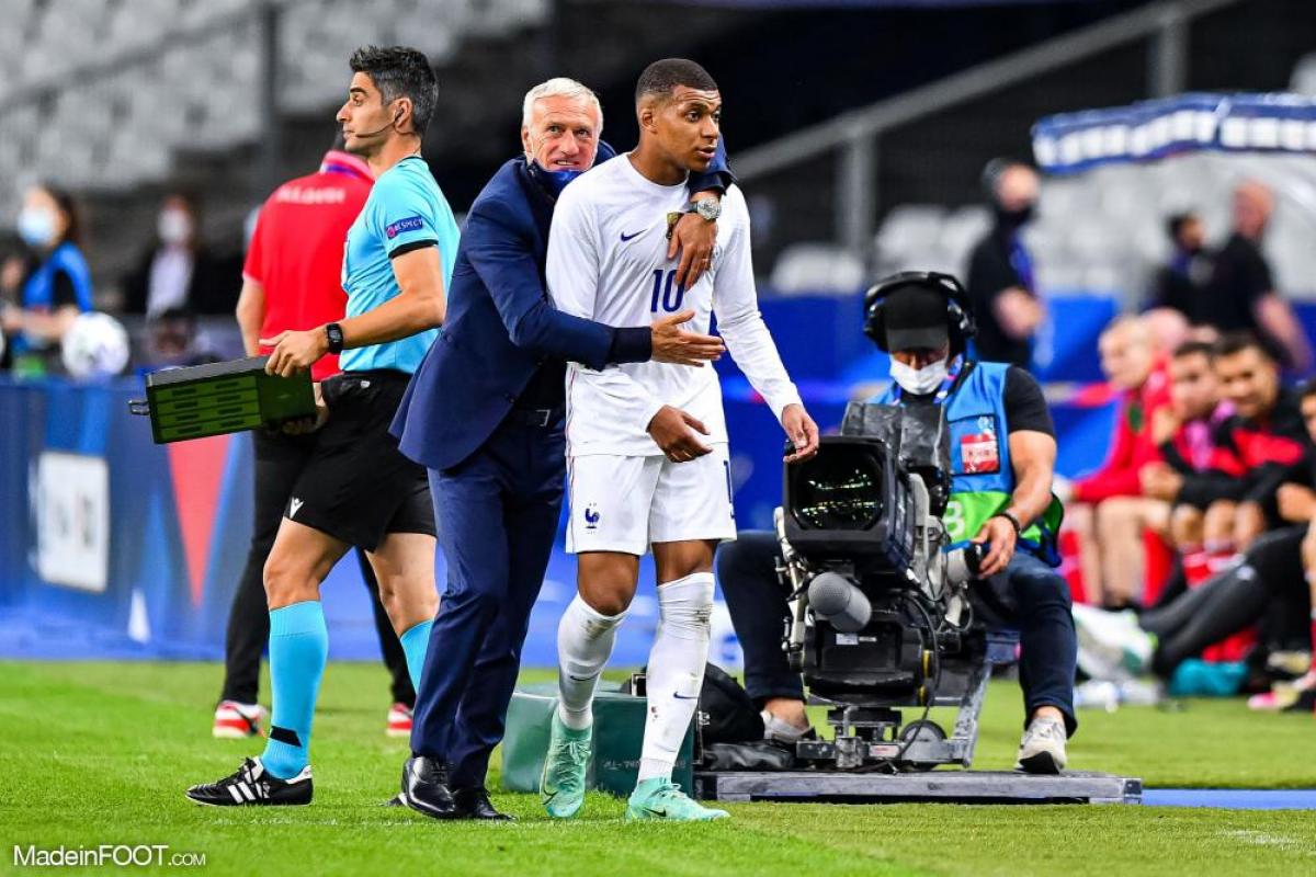 Didier Deschamps et Kylian Mbappé en équipe de France 
