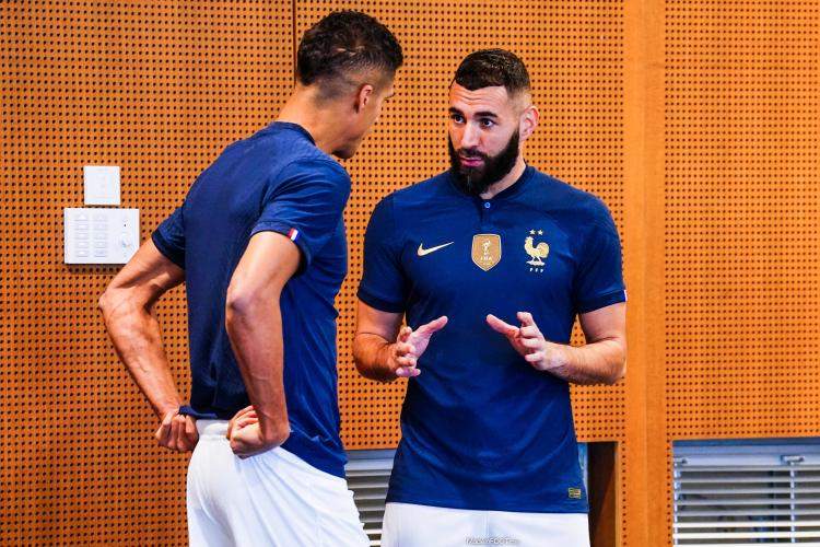Karim Benzema aux côtés de Raphaël Varane en sélection