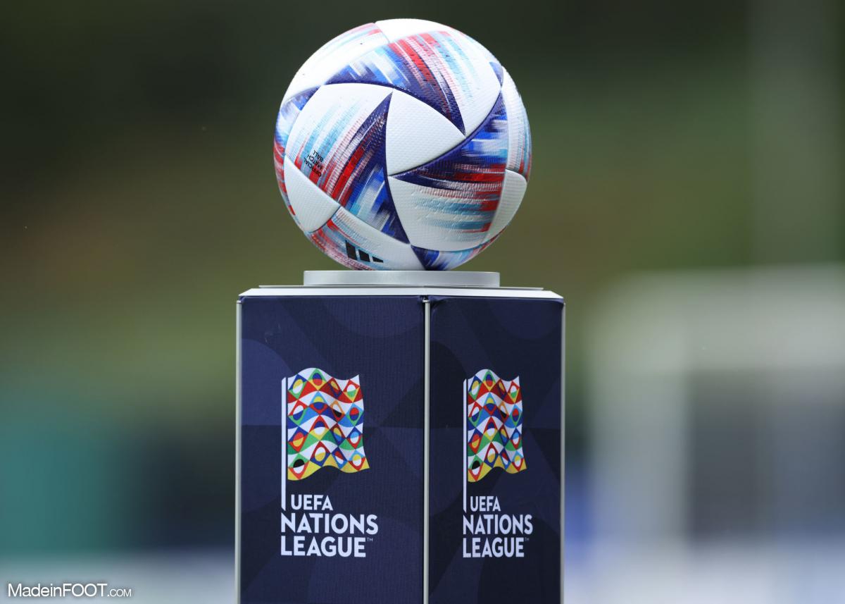Le ballon et le logo de la Ligue des Nations.