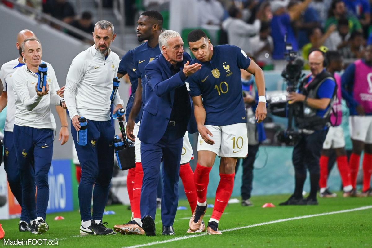 Didier Deschamps, le sélectionneur de l'équipe de France, ici aux côtés de Kylian Mbappé.