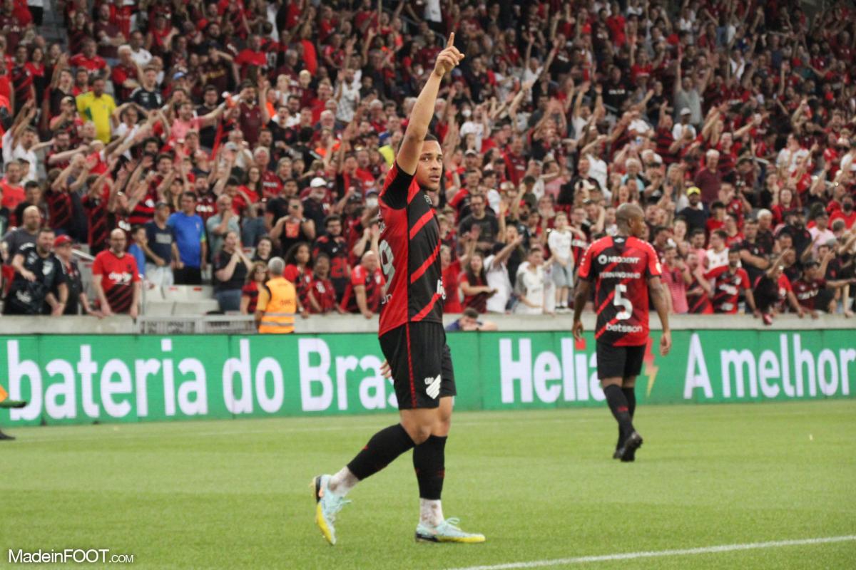 Vitor Roque avec l'Athletico Paranaense
