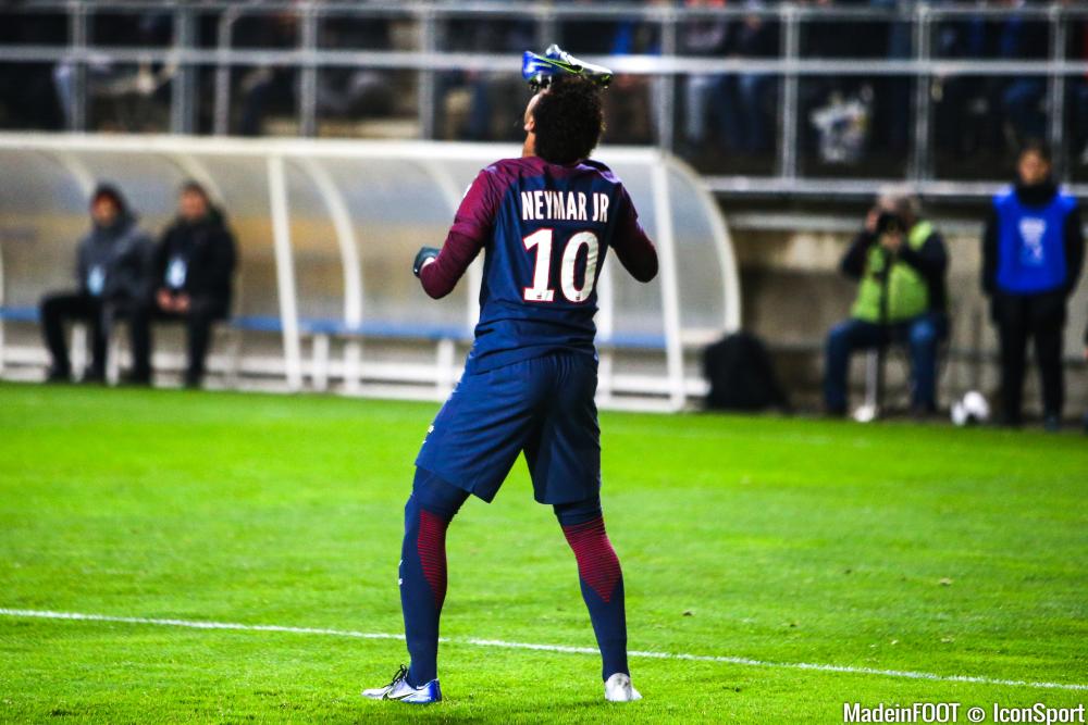 Neymar serait visé par la Casa Blanca.