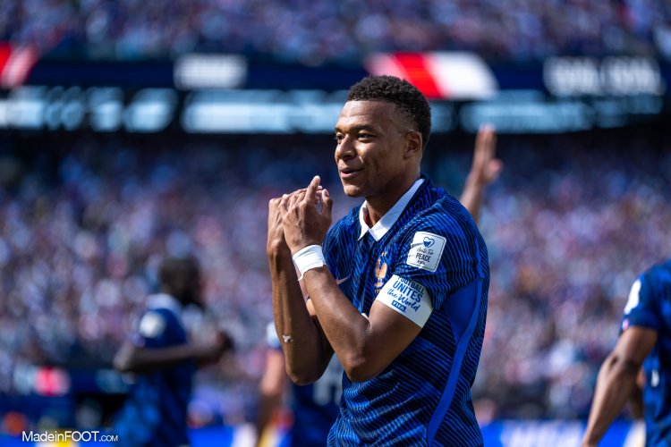 Kylian Mbappé célébrant son premier but contre le Sénégal