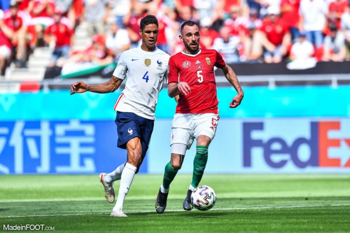 Fiola marque le but de la Hongrie devant Varane