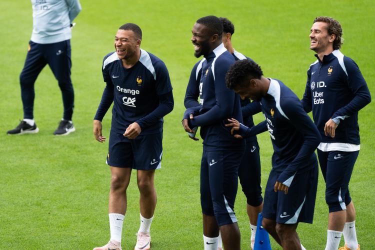 Equipe de France - Kylian Mbappé chambre Marcus Thuram après la sacre du PSG en Ligue des Champions
