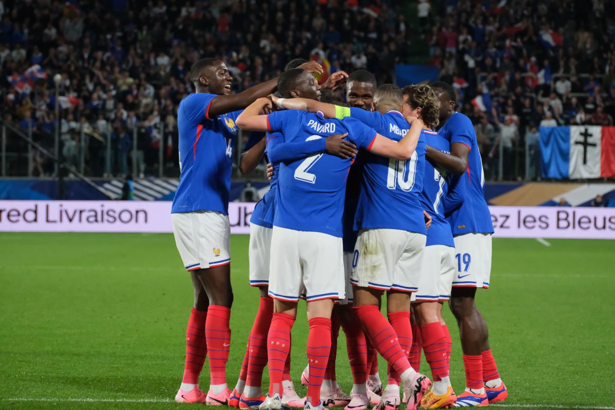 Les compos officielles d'Autriche-France.