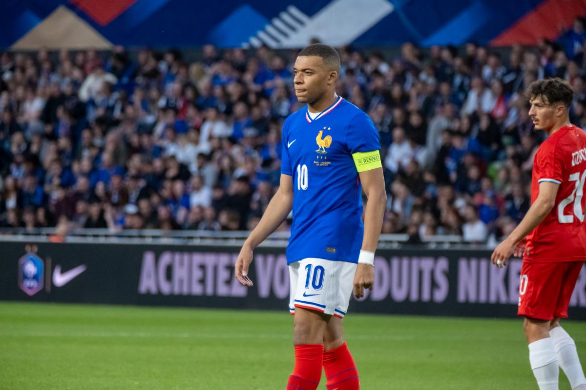 Kylian Mbappé avec l'EDF.