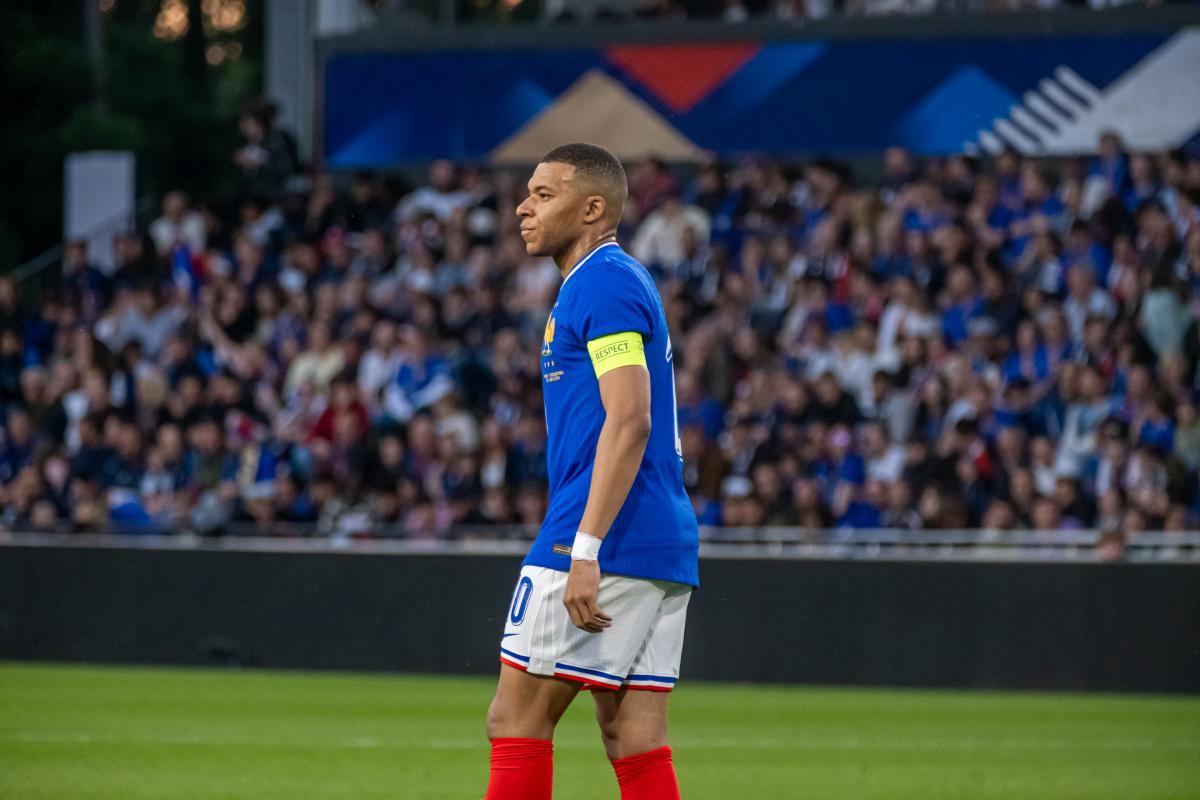Kylian Mbappé avec l'EDF.