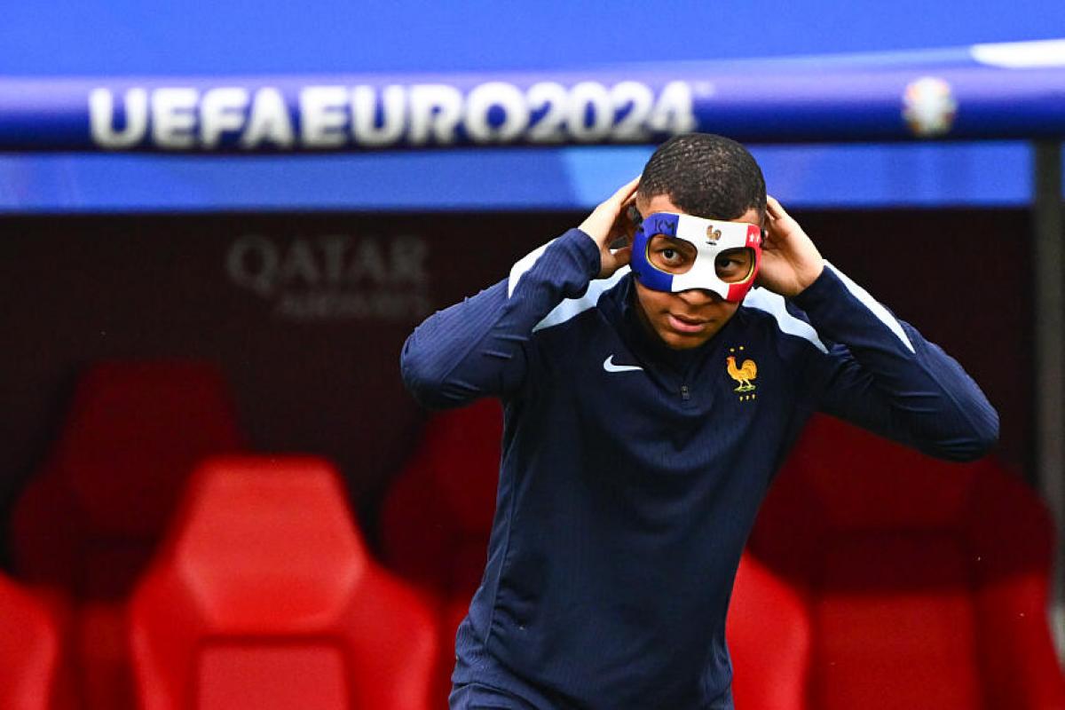 Kylian Mbappé avec l'EDF.