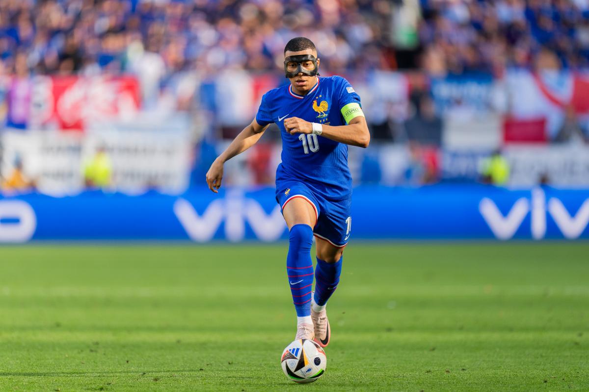 Kylian Mbappé avec la France