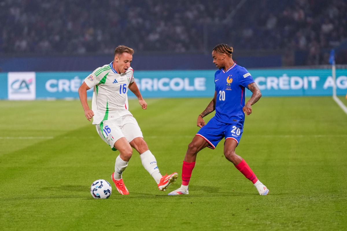 Bradley Barcola, au duel avec Davide Fratesi.