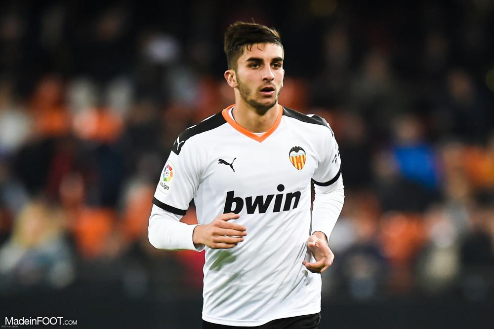 Ferran Torres rejoint Manchester City.