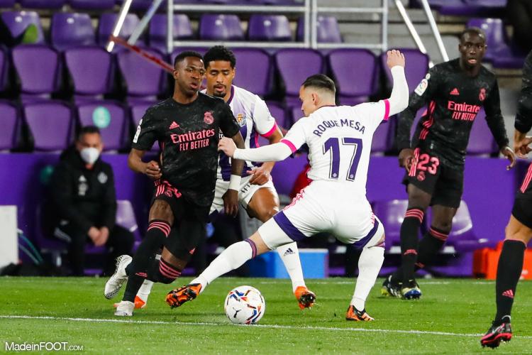 Vinicius au duel avec les joueurs de Valladolid