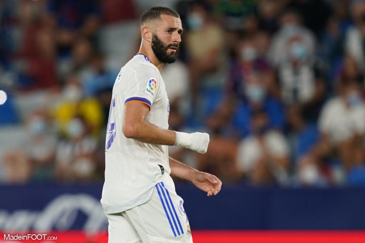 Karim Benzema avec le maillot du Real Madrid
