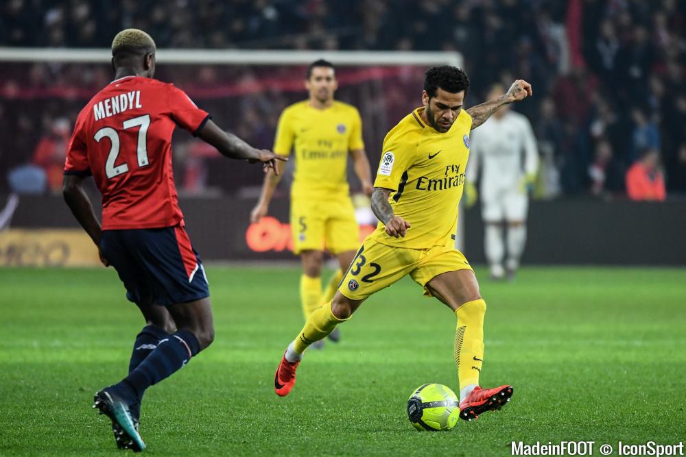 Dani Alves n'inspire pas confiance à Pierre Ménès