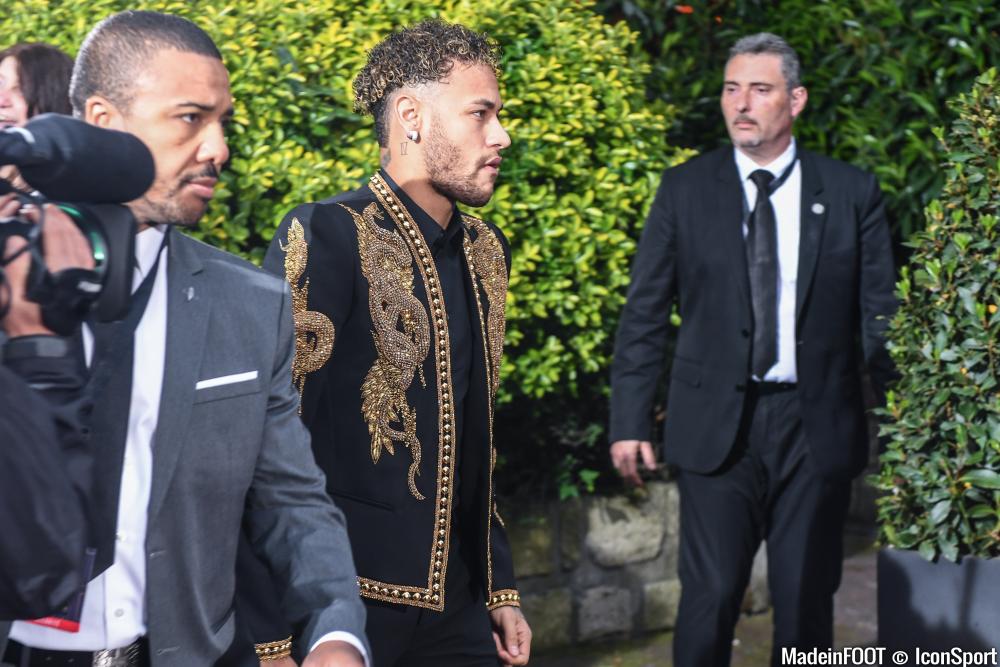 Neymar dément vouloir quitter le PSG pour le Real Madrid.