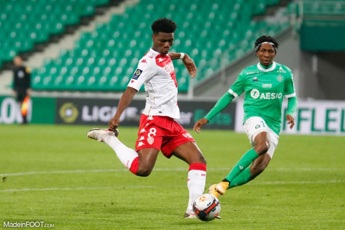 Aurélien Tchouaméni balle au pied contre l'ASSE 