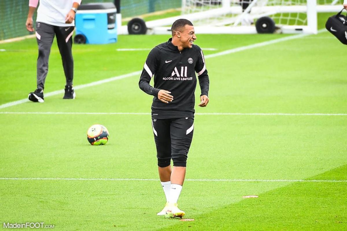 Kylian Mbappé s'entraîne avec le PSG