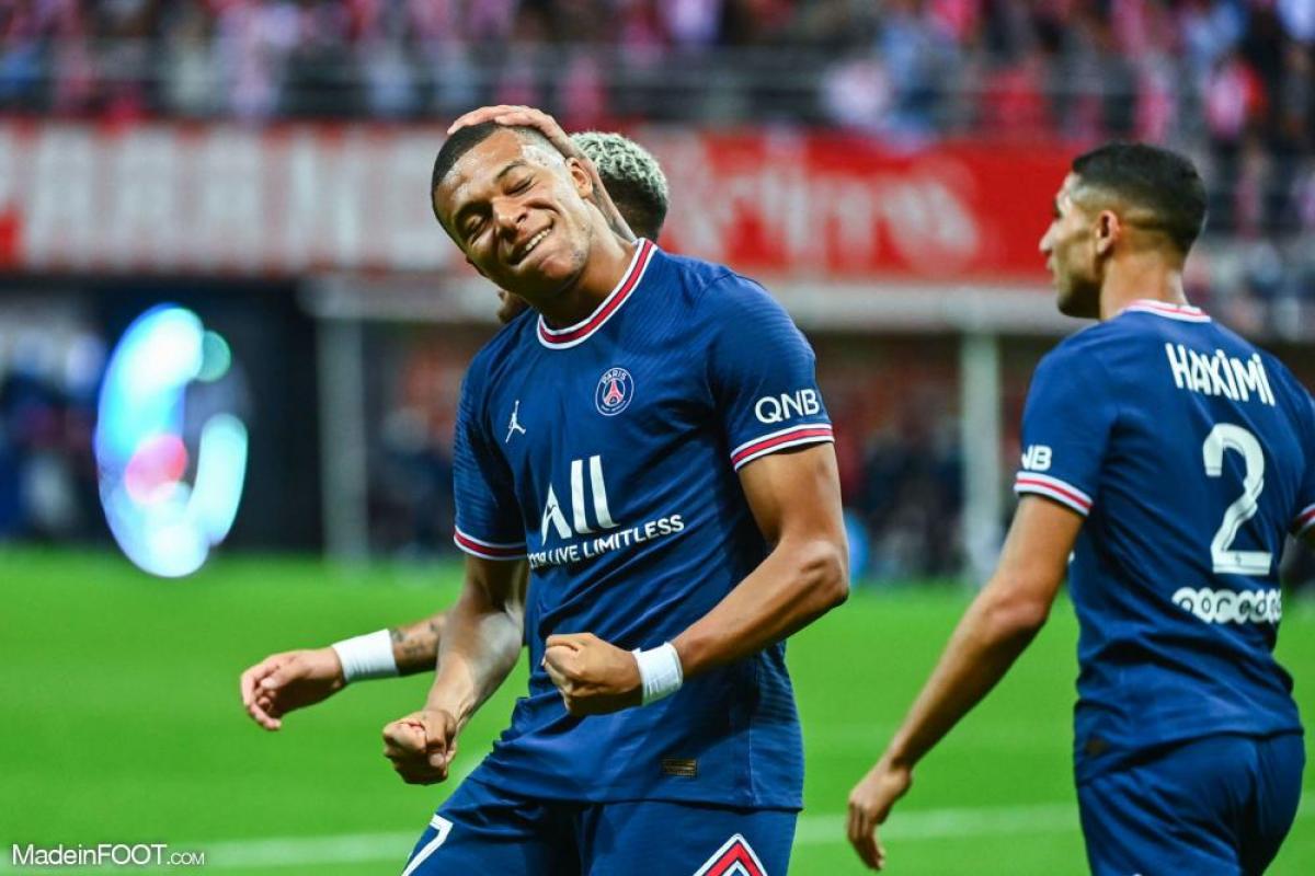 Mbappé célèbre son but avec le PSG