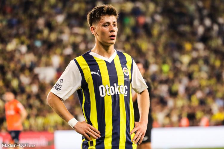 Arda Güler avec le maillot de Fenerbahçe