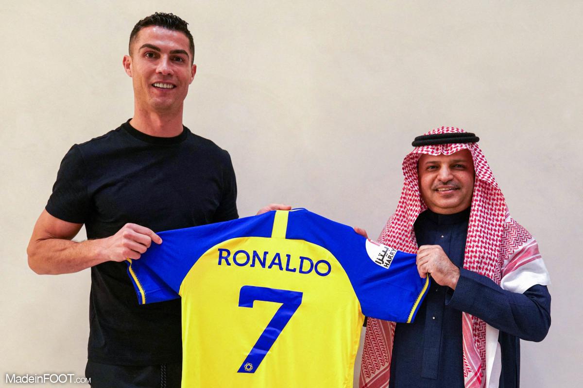 Cristiano Ronaldo, lors de la signature de son contrat avec Al-Nassr