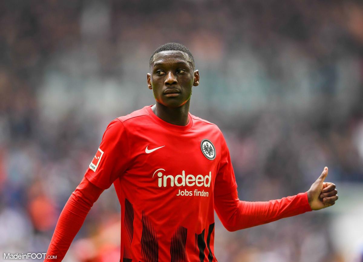 Randal Kolo Muani sous le maillot de l'Eintracht Francfort.
