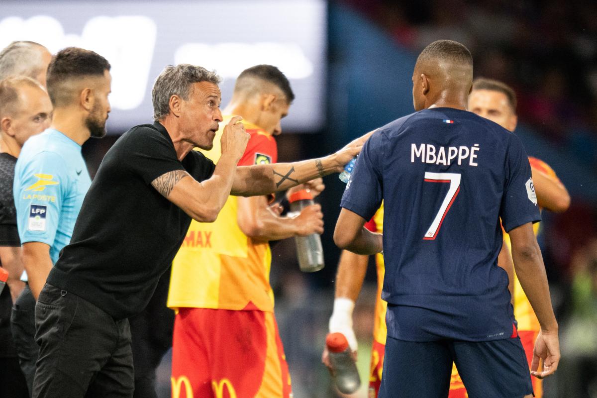 Luis Enrique et Kylian Mbappé avec le PSG