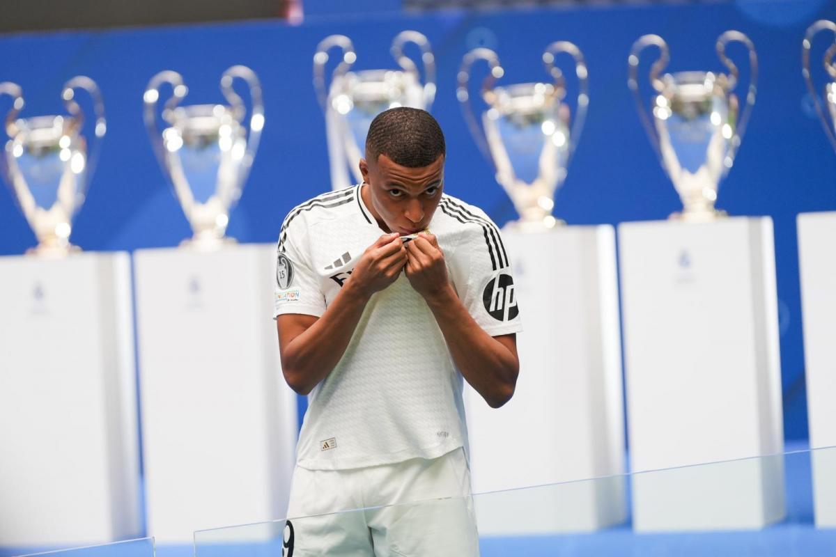 Kylian Mbappé fier de porter le maillot du Real Madrid.