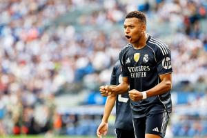 Cadre A4 33x24cm Photo Encadrée Kylian Mbappé WIN FC - Format A4, Signature Numérique | Cadre Noir 33x24cm Cadre Foot Real Madrid