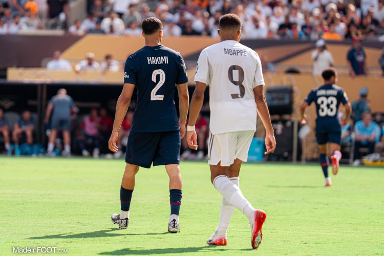 Achraf Hakimi, le défenseur latéral droit du PSG, ici aux côtés de Kylian Mbappé.