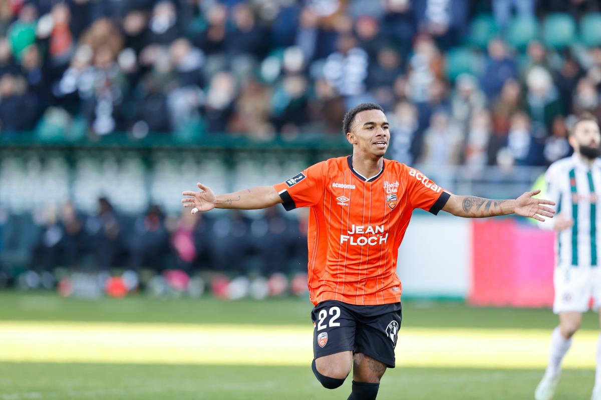 Eli Junior Kroupi (FC Lorient)