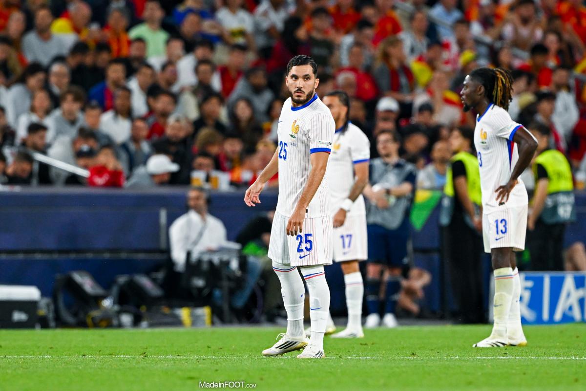 Rayan Cherki avec les Bleus.