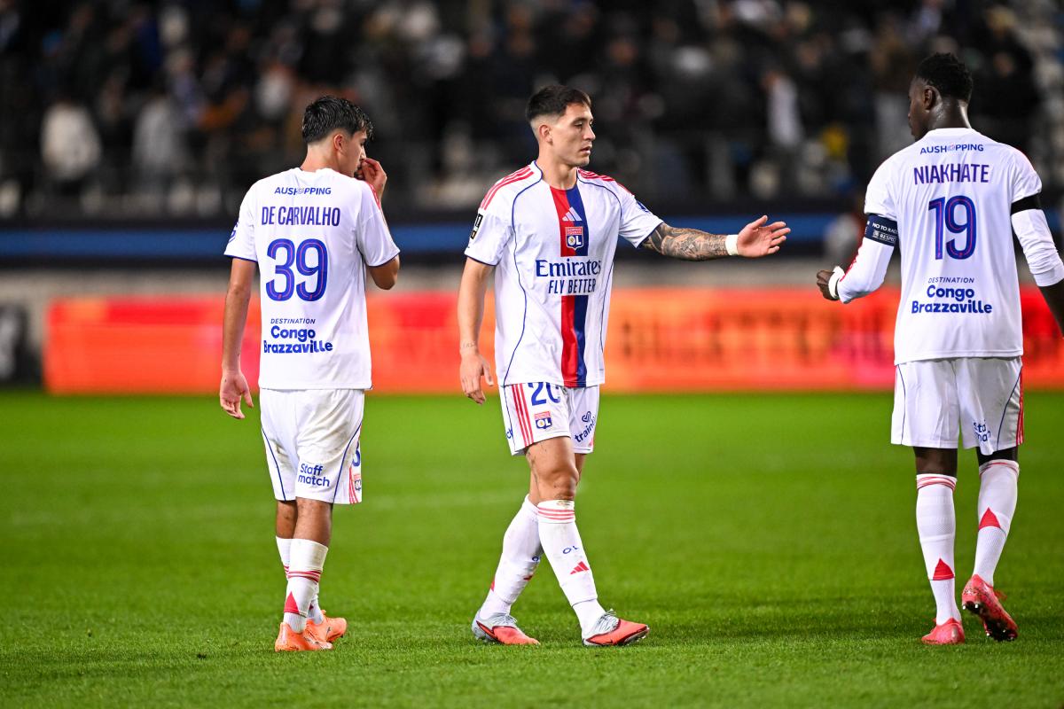 Martin Satriano sous les couleurs de l'OL. 