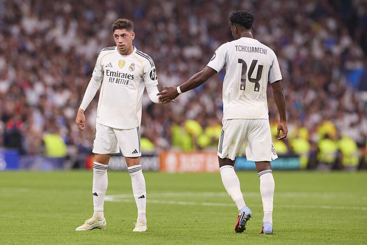 Federico Valverde, le milieu de terrain du Real Madrid, ici aux côtés d'Aurélien Tchouaméni.