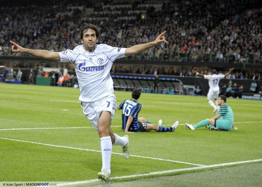 Raul sur les terrains de football ? Bientôt une image collector.