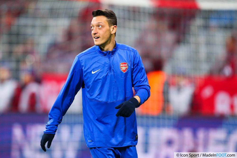 Özil se livre