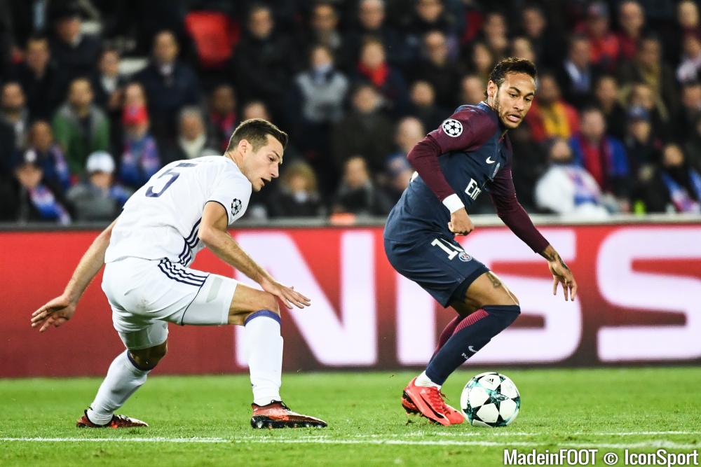 Emery dément l'opération de Neymar