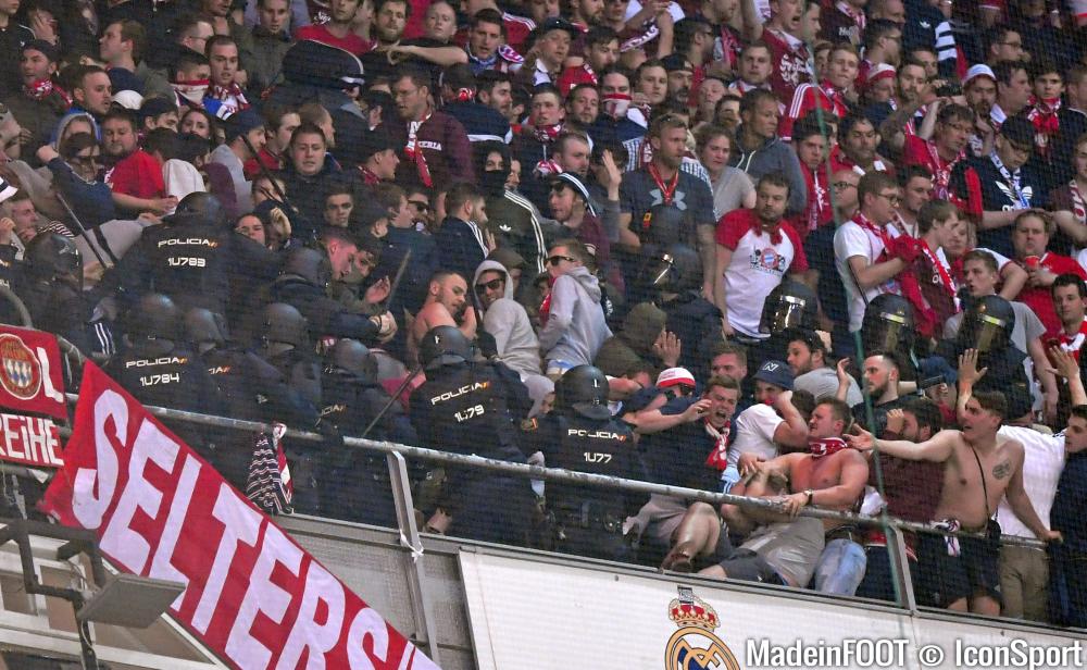 De brèves altercations entre supporters bavarois et policiers ont eu lieu à Bernabeu