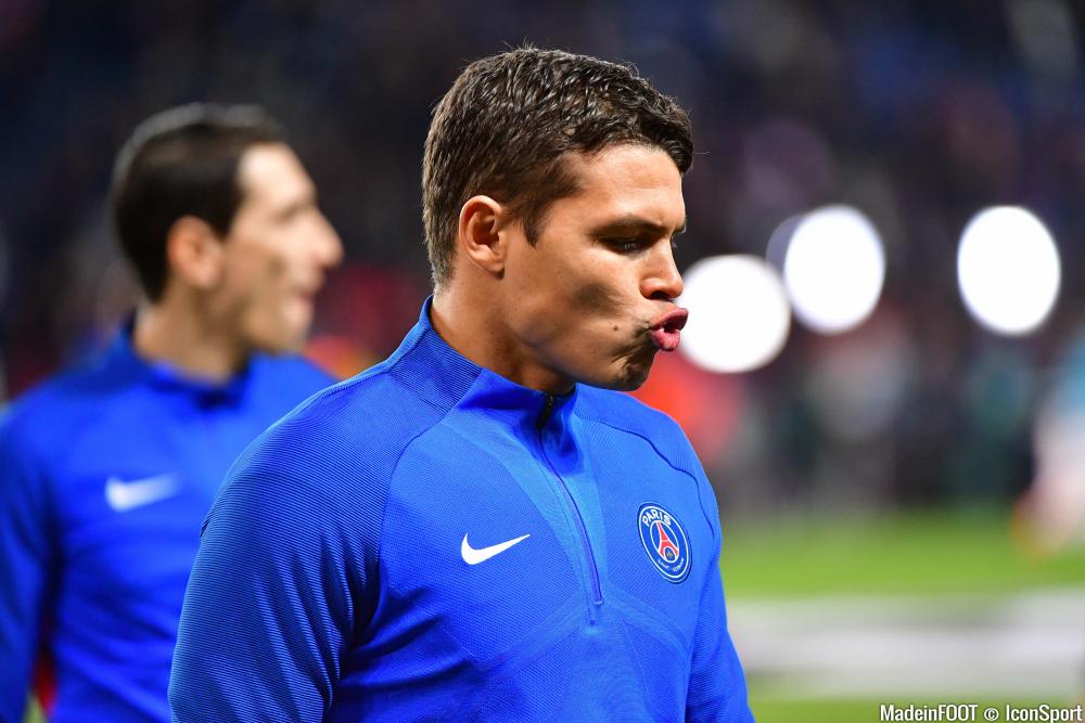 Thiago Silva et les Parisiens à l'échauffement avant d'affronter le Real.