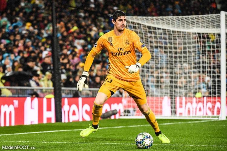 En cette période de quarantaine, Courtois s'en remet aux jeux vidéos.
