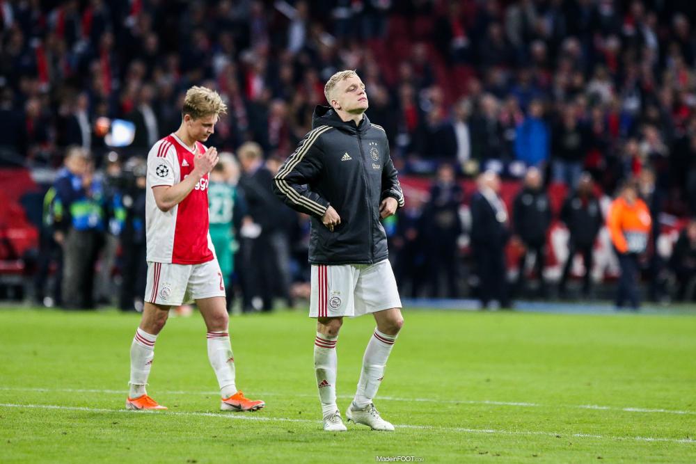 Manchester United se positionne sur Van de Beek.