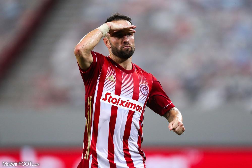 Mathieu Valbuena (37 ans, 3 buts en 42 matchs joués) est milieu de terrain à l'Olympiakos.