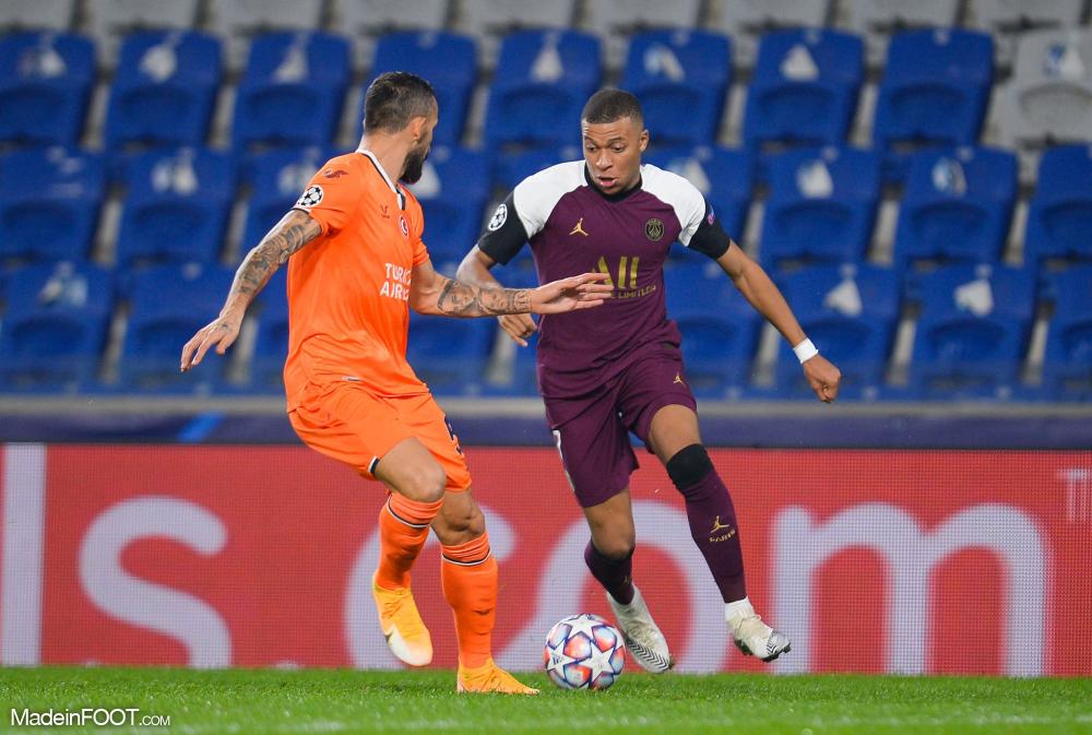 Mbappé avec le ballon