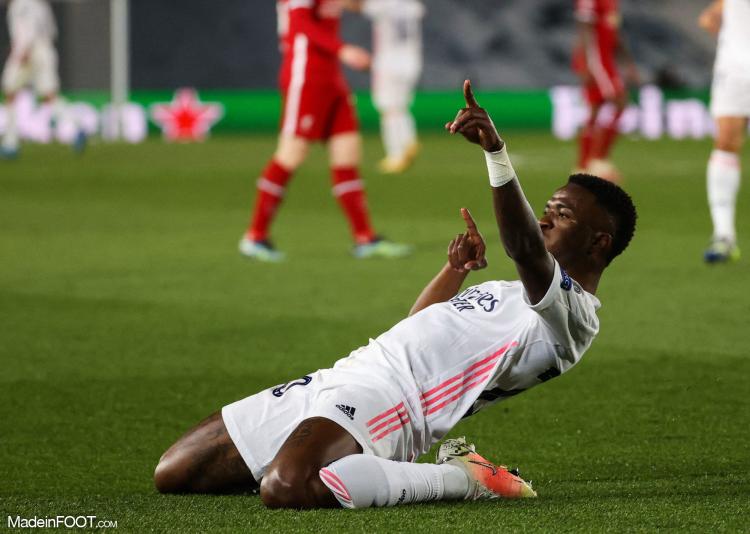 Vinicius célébrant son but