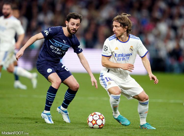 Modric au duel avec Bernardo Silva