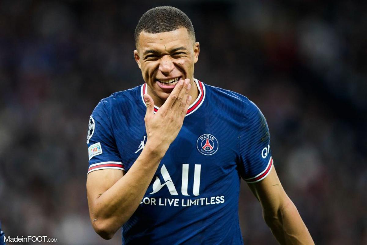Kylian Mbappé grimace avec le PSG