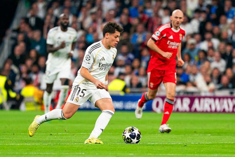 LDC - Bayern Munich - Real Madrid : Arda Güler s'offre un coup franc magistral et permet au Real de repasser devant ! (vidéo)