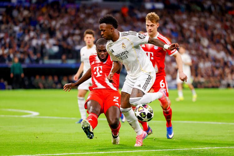 Vinicius Jr (Real Madrid), ici face à Dayot Upamecano (Bayern Munich).